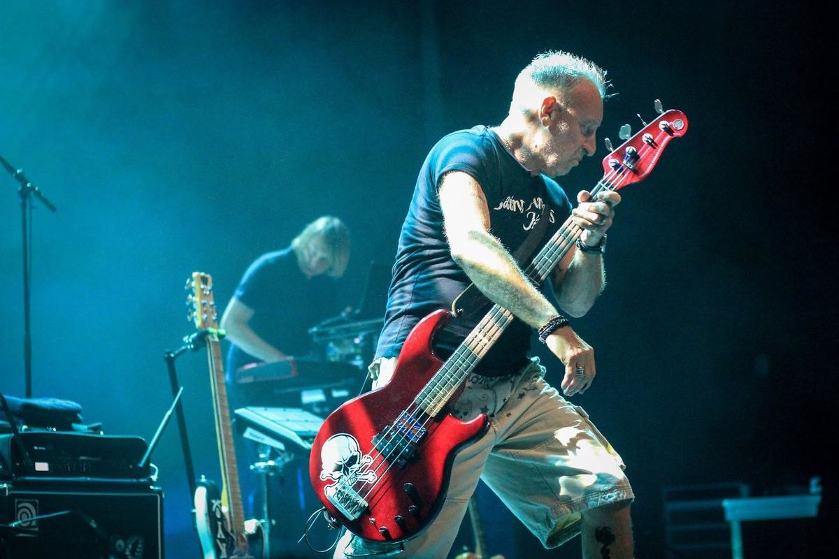 peter hook 6mic aix photo gilbert miot 2