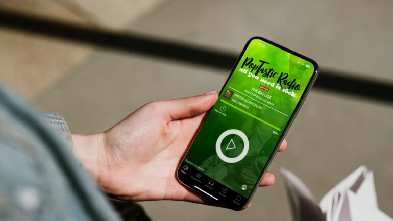 Nouveau design pour l'application Poptastic Radio