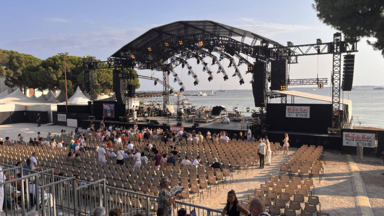 scene pinede gould juan les pins 2